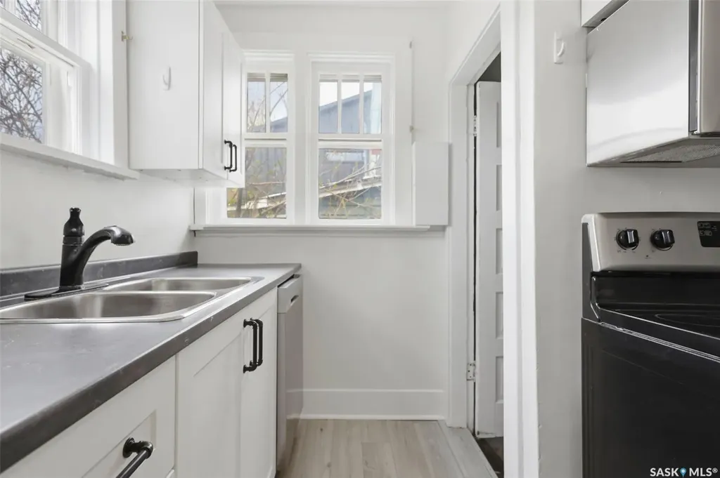 825 L Avenue S Saskatoon SK S7M 2H9