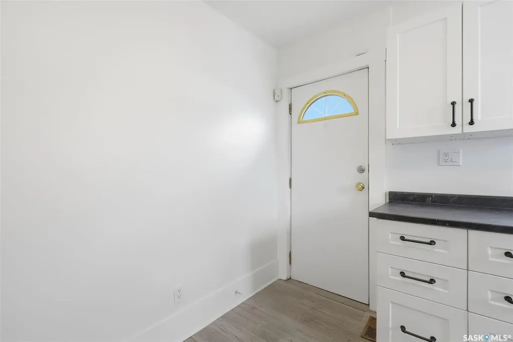 825 L Avenue S Saskatoon SK S7M 2H9