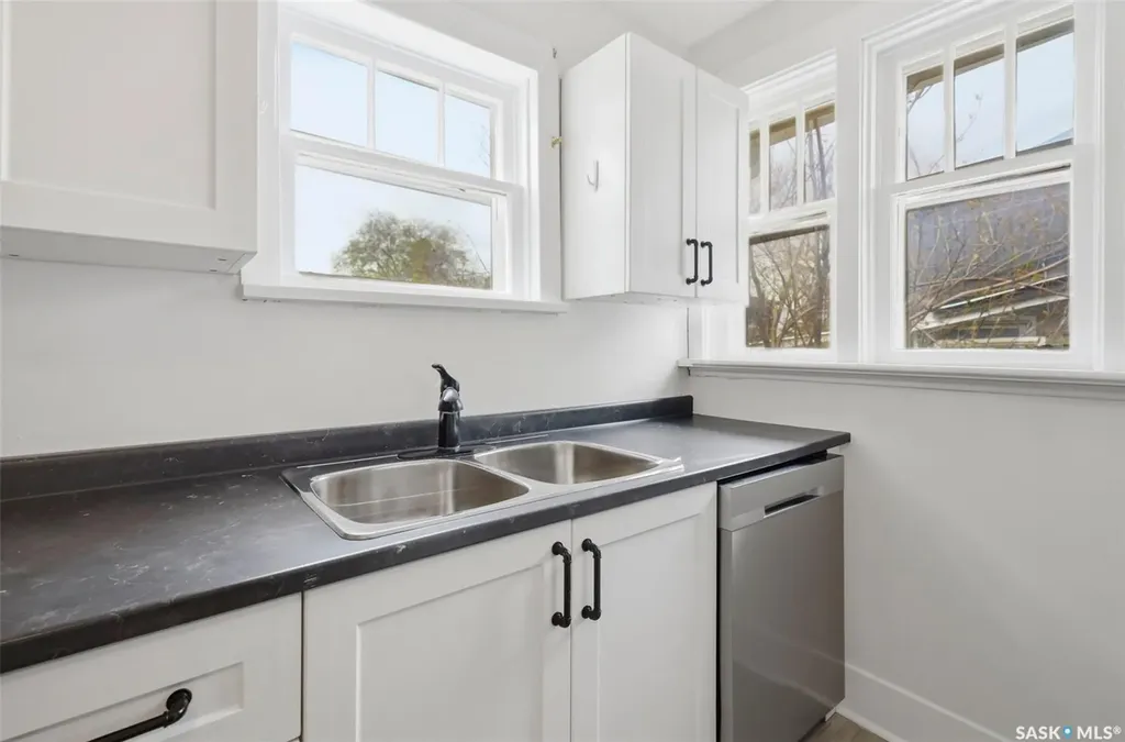 825 L Avenue S Saskatoon SK S7M 2H9