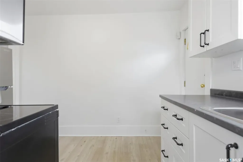 825 L Avenue S Saskatoon SK S7M 2H9