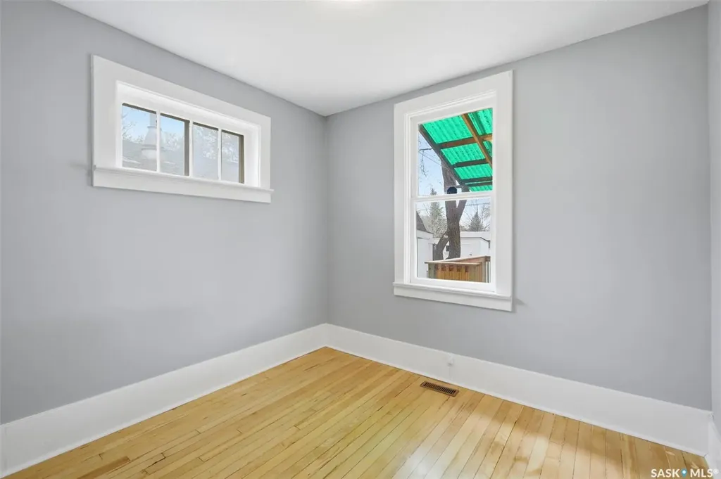 825 L Avenue S Saskatoon SK S7M 2H9