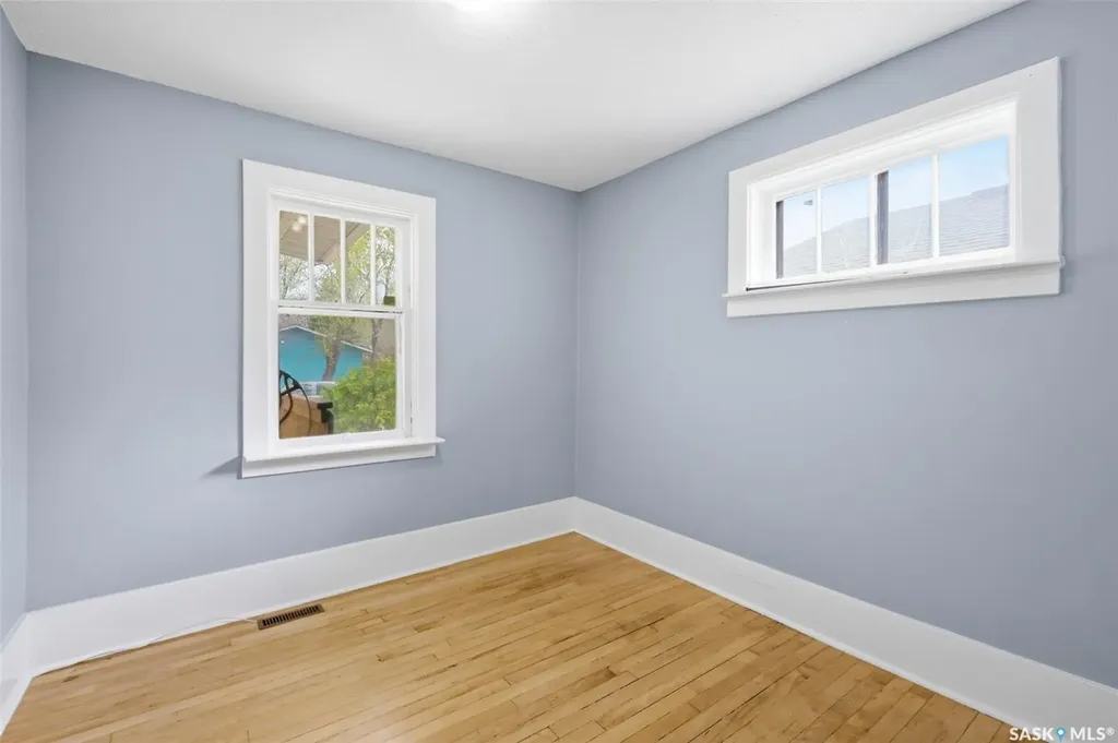 825 L Avenue S Saskatoon SK S7M 2H9