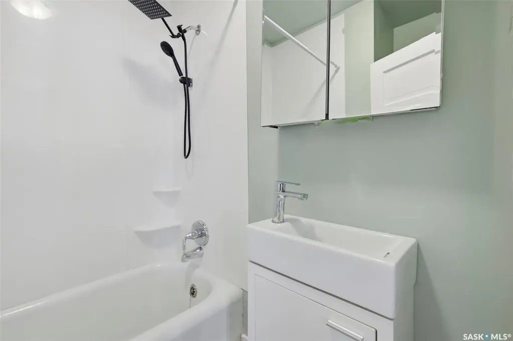 825 L Avenue S Saskatoon SK S7M 2H9