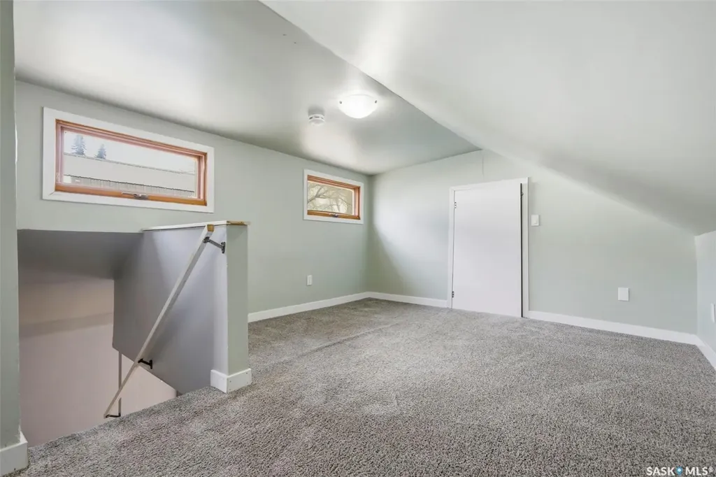 825 L Avenue S Saskatoon SK S7M 2H9