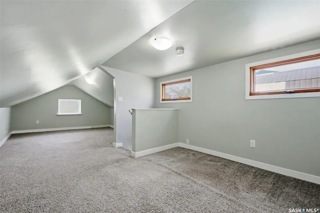 825 L Avenue S Saskatoon SK S7M 2H9