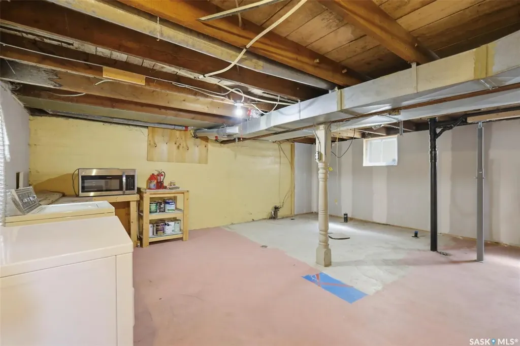 825 L Avenue S Saskatoon SK S7M 2H9