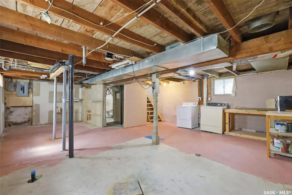 825 L Avenue S Saskatoon SK S7M 2H9