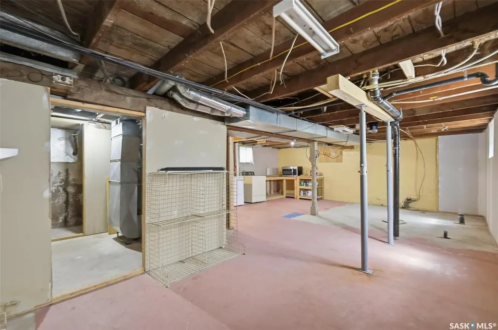 825 L Avenue S Saskatoon SK S7M 2H9