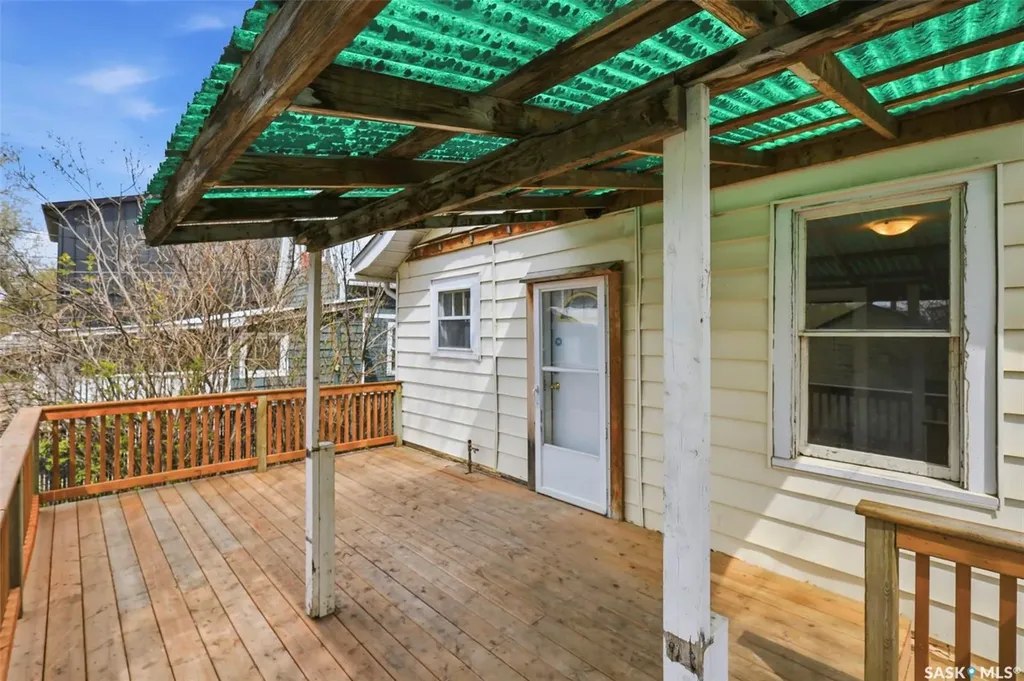 825 L Avenue S Saskatoon SK S7M 2H9