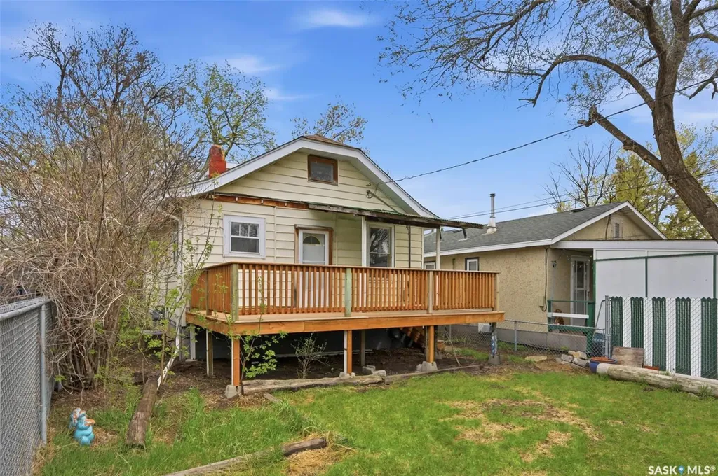 825 L Avenue S Saskatoon SK S7M 2H9