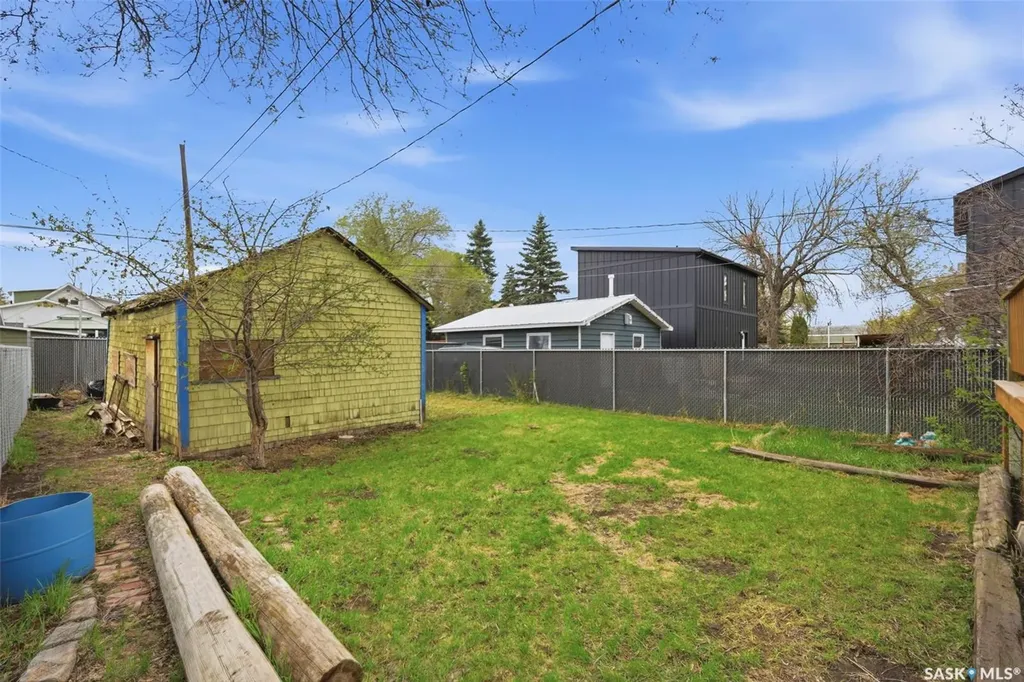 825 L Avenue S Saskatoon SK S7M 2H9