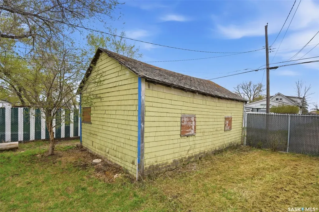 825 L Avenue S Saskatoon SK S7M 2H9