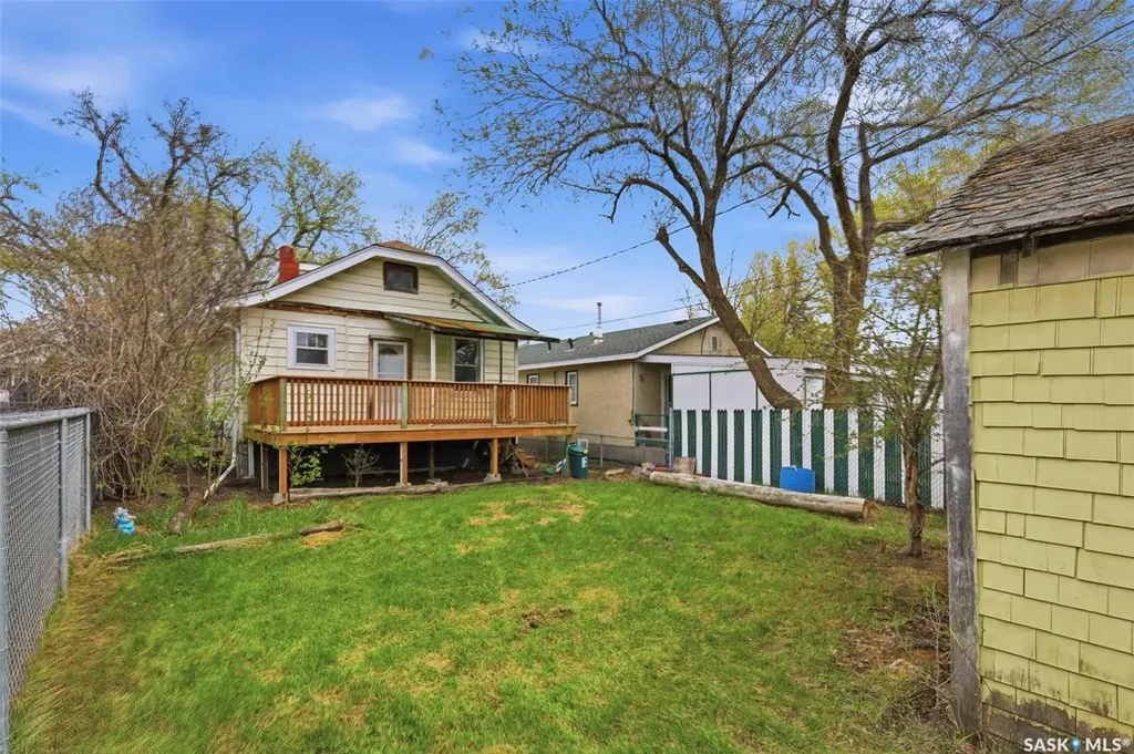 825 L Avenue S Saskatoon SK S7M 2H9