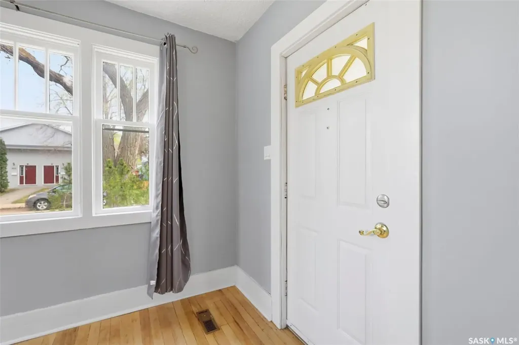 825 L Avenue S Saskatoon SK S7M 2H9