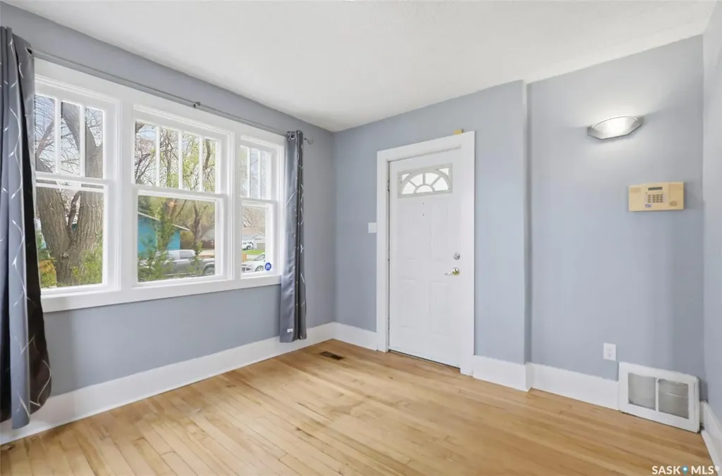 825 L Avenue S Saskatoon SK S7M 2H9