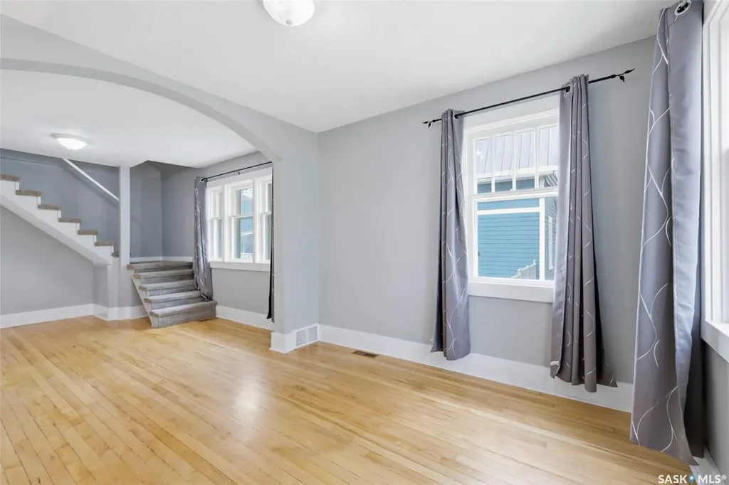 825 L Avenue S Saskatoon SK S7M 2H9