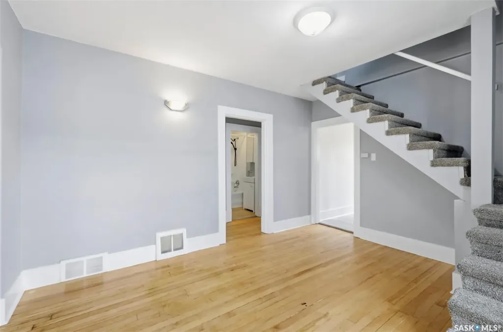 825 L Avenue S Saskatoon SK S7M 2H9