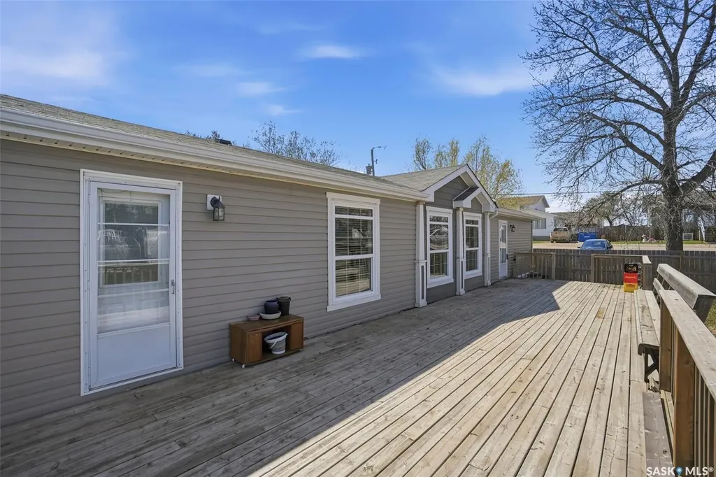 533 3rd Avenue Young SK S0K 4Y0