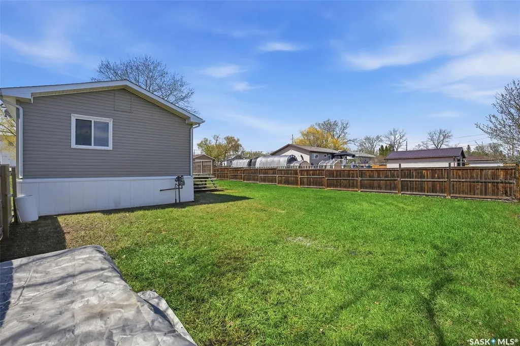 533 3rd Avenue Young SK S0K 4Y0