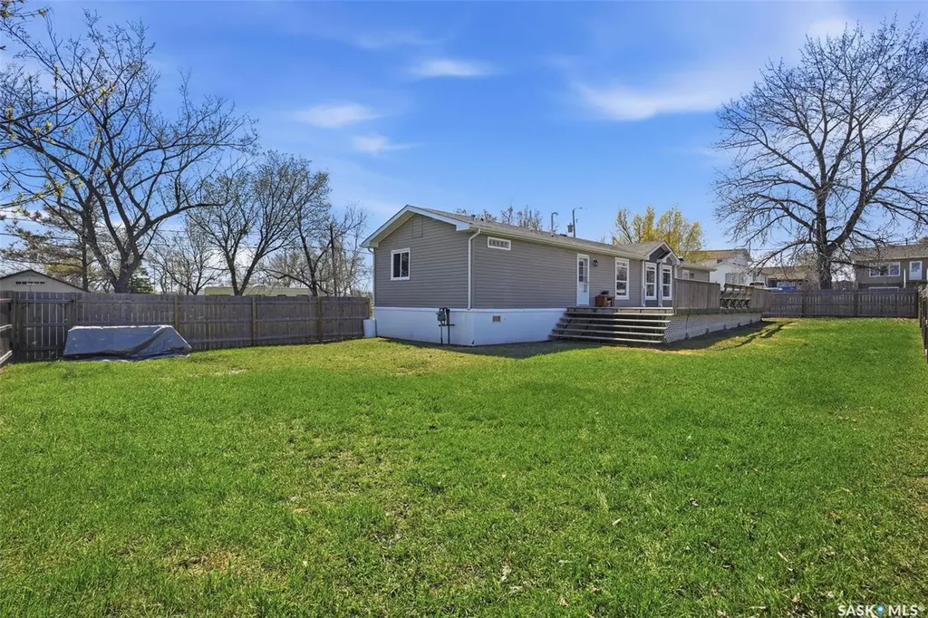 533 3rd Avenue Young SK S0K 4Y0