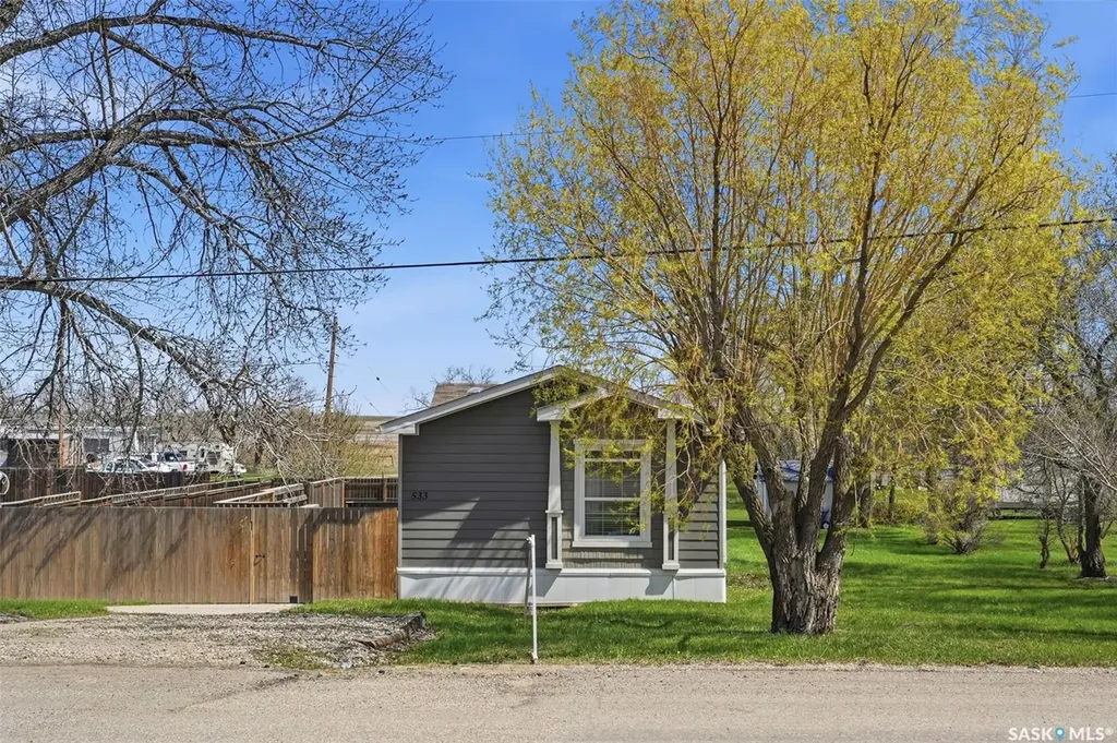 533 3rd Avenue Young SK S0K 4Y0