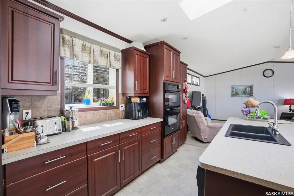533 3rd Avenue Young SK S0K 4Y0