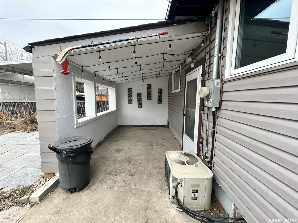 2616 Clarence Avenue S Saskatoon SK S7J 1M6