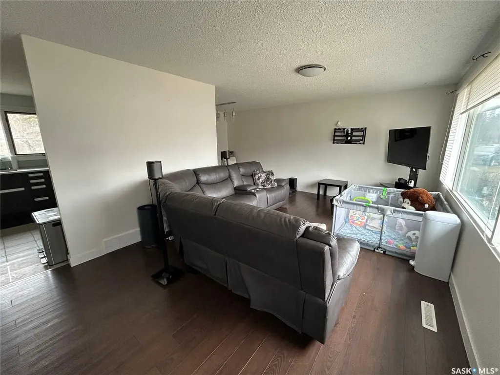 2616 Clarence Avenue S Saskatoon SK S7J 1M6
