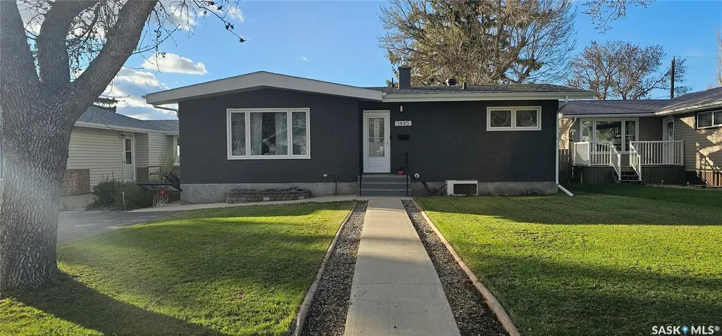 1445 Ashley Drive Swift Current SK S9H 1N6