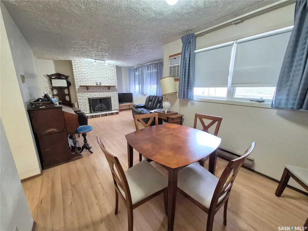 228 3rd Street Weyburn SK S4H 0W6