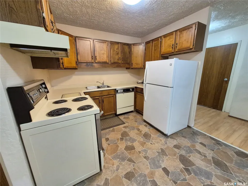 228 3rd Street Weyburn SK S4H 0W6