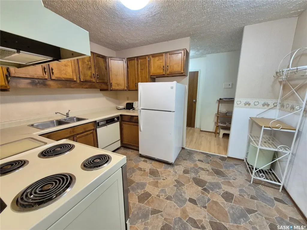 228 3rd Street Weyburn SK S4H 0W6