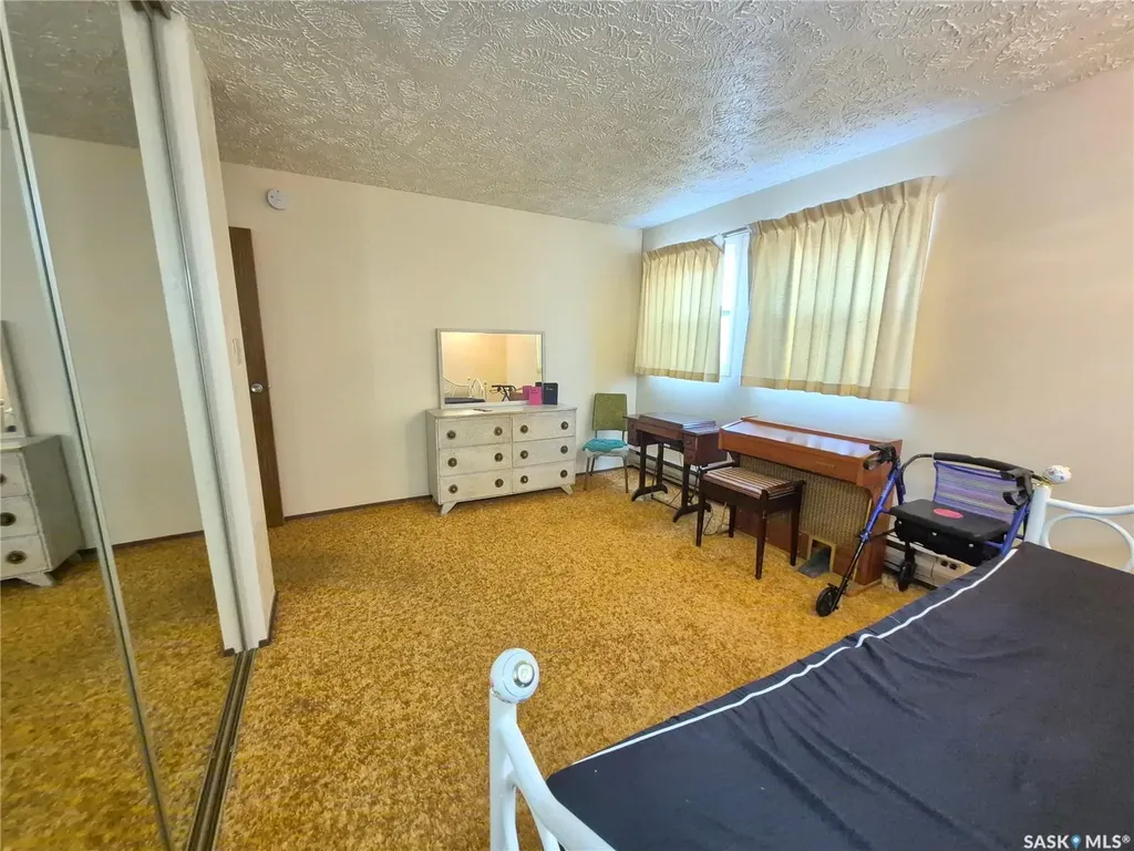 228 3rd Street Weyburn SK S4H 0W6