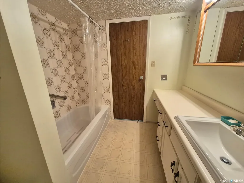 228 3rd Street Weyburn SK S4H 0W6