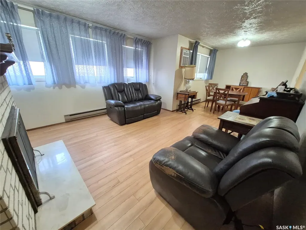 228 3rd Street Weyburn SK S4H 0W6