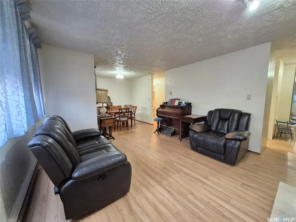 228 3rd Street Weyburn SK S4H 0W6