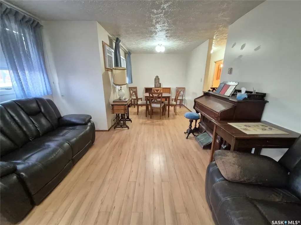 228 3rd Street Weyburn SK S4H 0W6