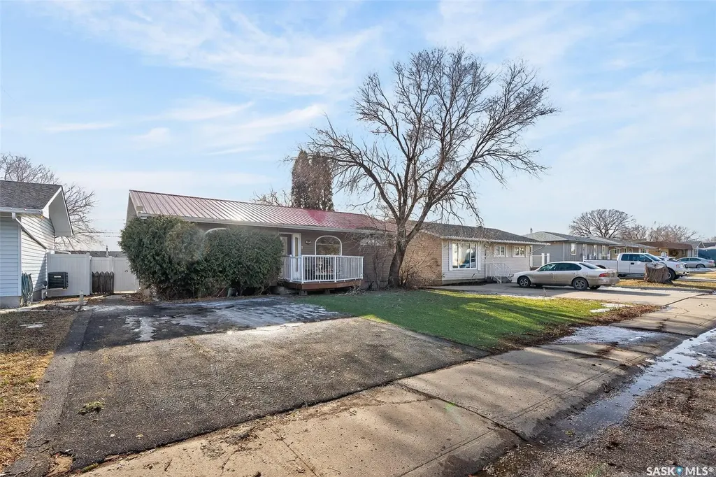1317 Hochelaga Street W Moose Jaw SK S6H 6C3