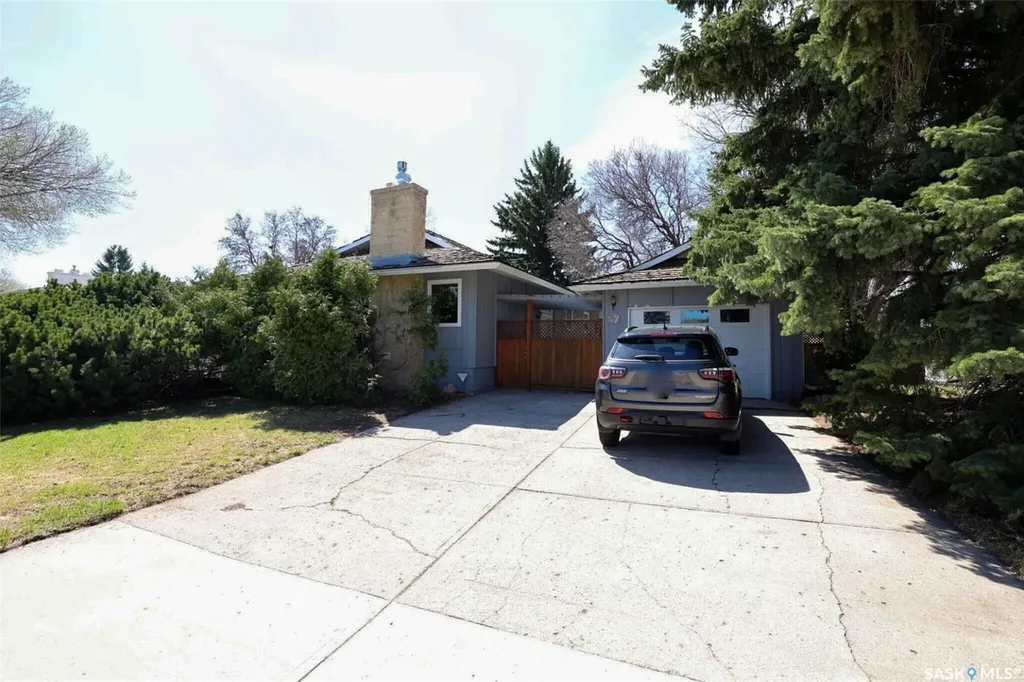 97 Compton Road Regina SK S4S 2Y4