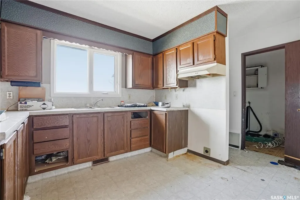 512 4th Avenue W Assiniboia SK S0H 0B0