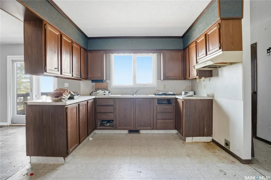 512 4th Avenue W Assiniboia SK S0H 0B0
