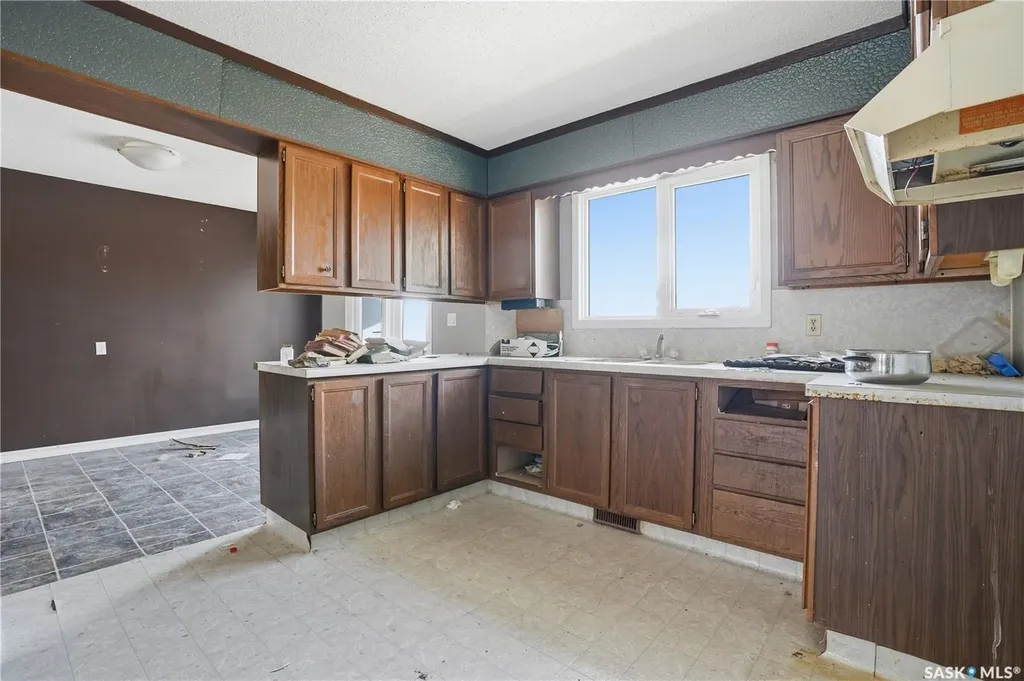 512 4th Avenue W Assiniboia SK S0H 0B0