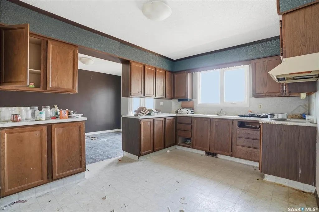 512 4th Avenue W Assiniboia SK S0H 0B0