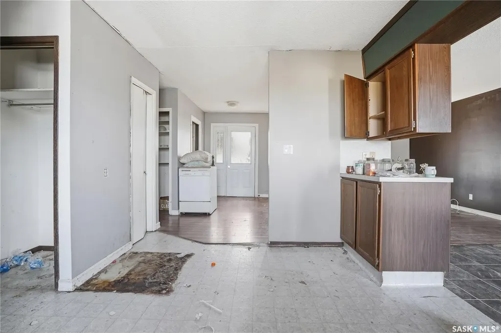 512 4th Avenue W Assiniboia SK S0H 0B0