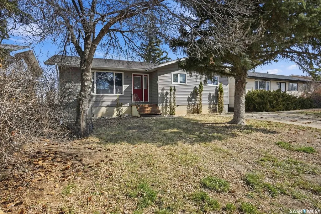 512 4th Avenue W Assiniboia SK S0H 0B0