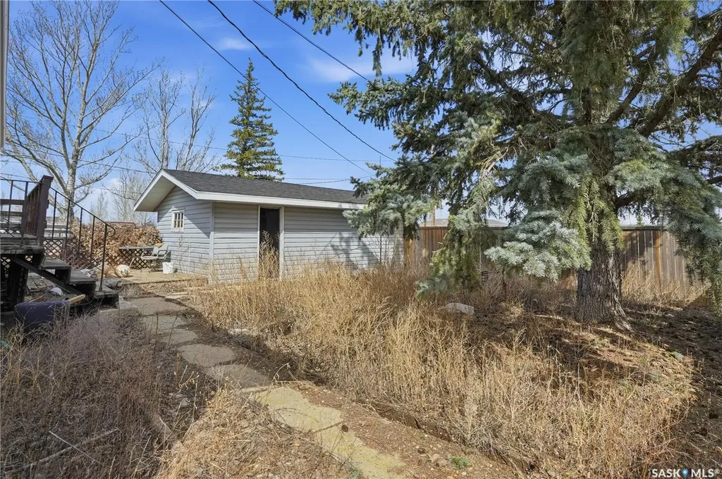 512 4th Avenue W Assiniboia SK S0H 0B0