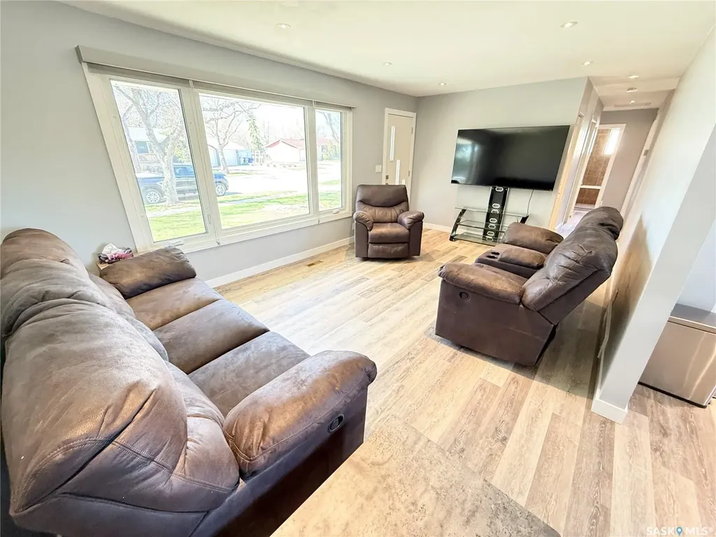 536 Mcgillivray Drive Weyburn SK S4H 1M2