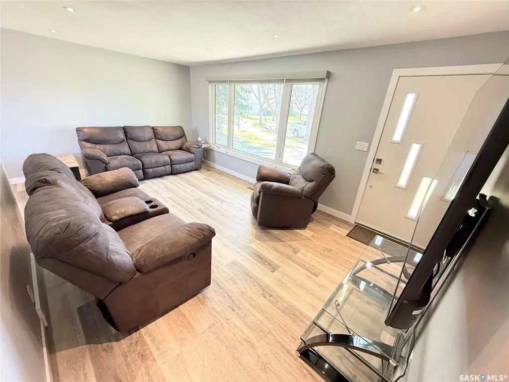 536 Mcgillivray Drive Weyburn SK S4H 1M2