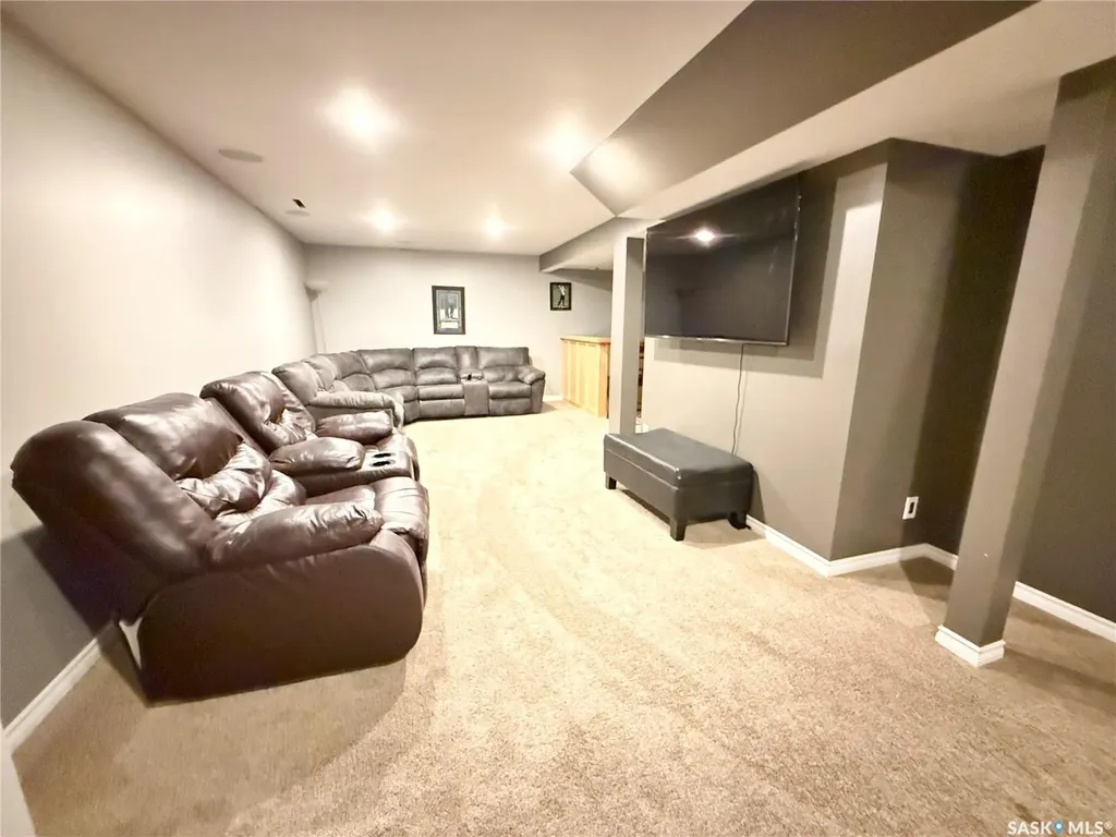 536 Mcgillivray Drive Weyburn SK S4H 1M2