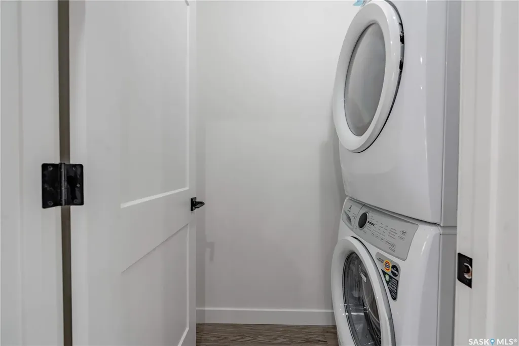 1428 E Avenue N Saskatoon SK S7L 1G8